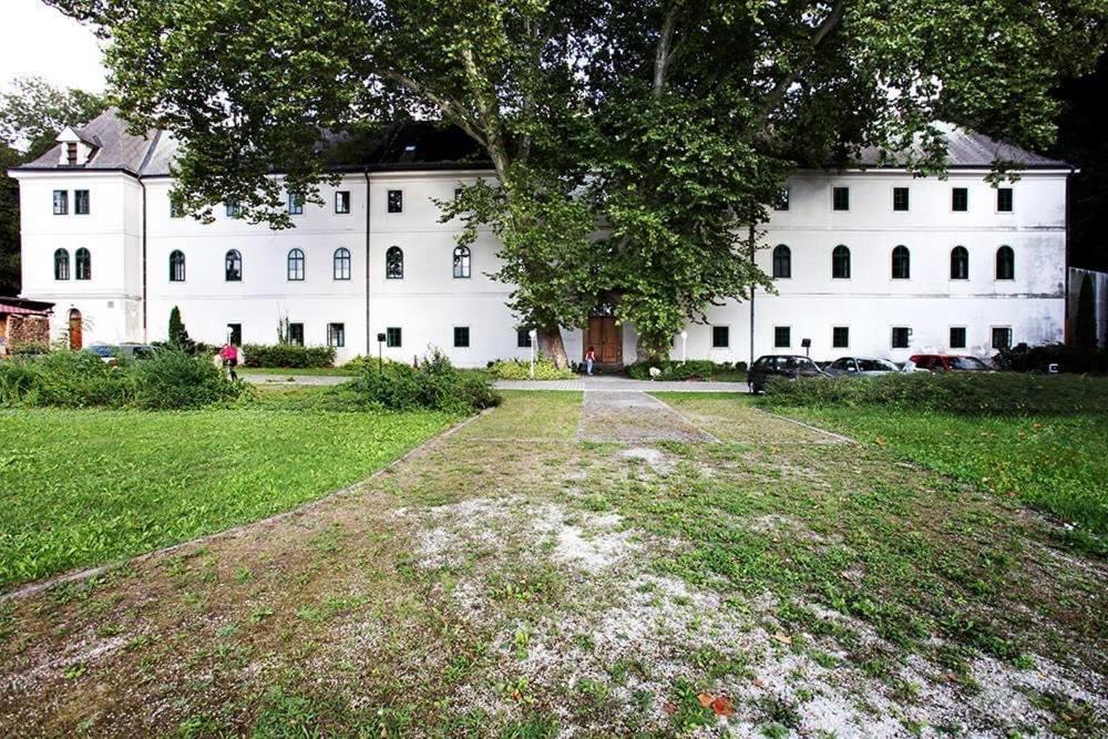 Historicky Putnicky Dom Hotell Marianka Exteriör bild
