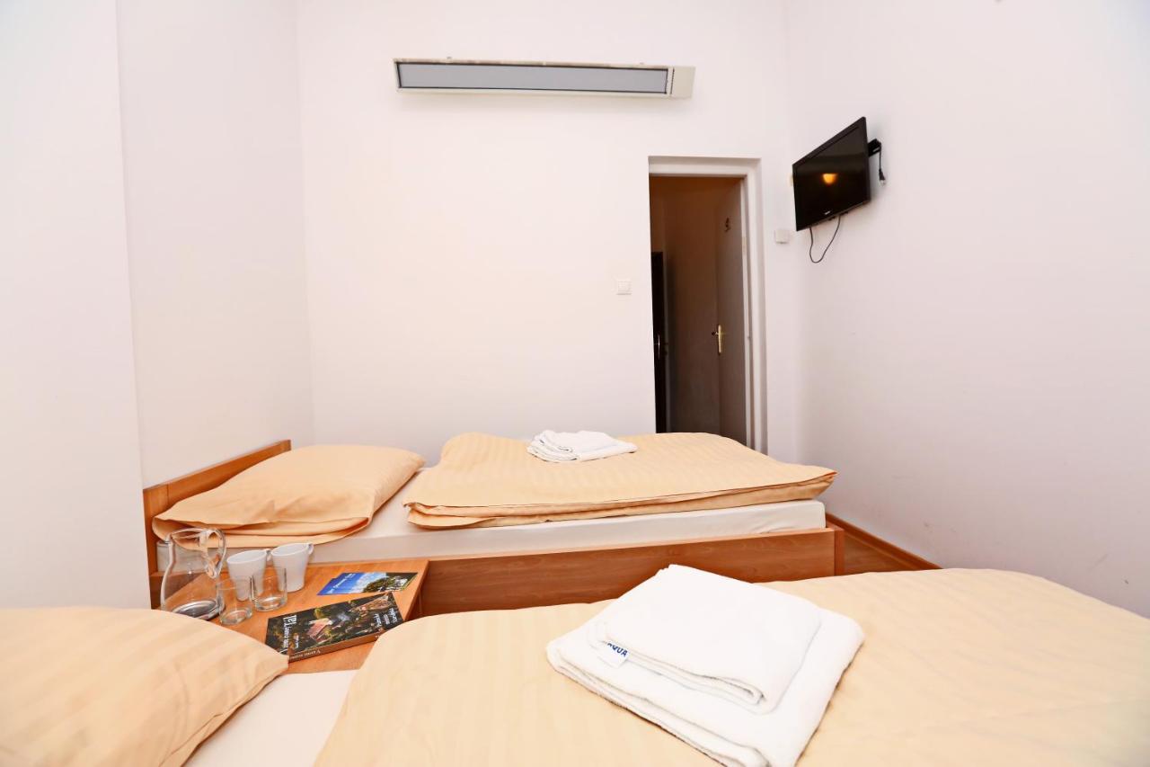 Historicky Putnicky Dom Hotell Marianka Exteriör bild