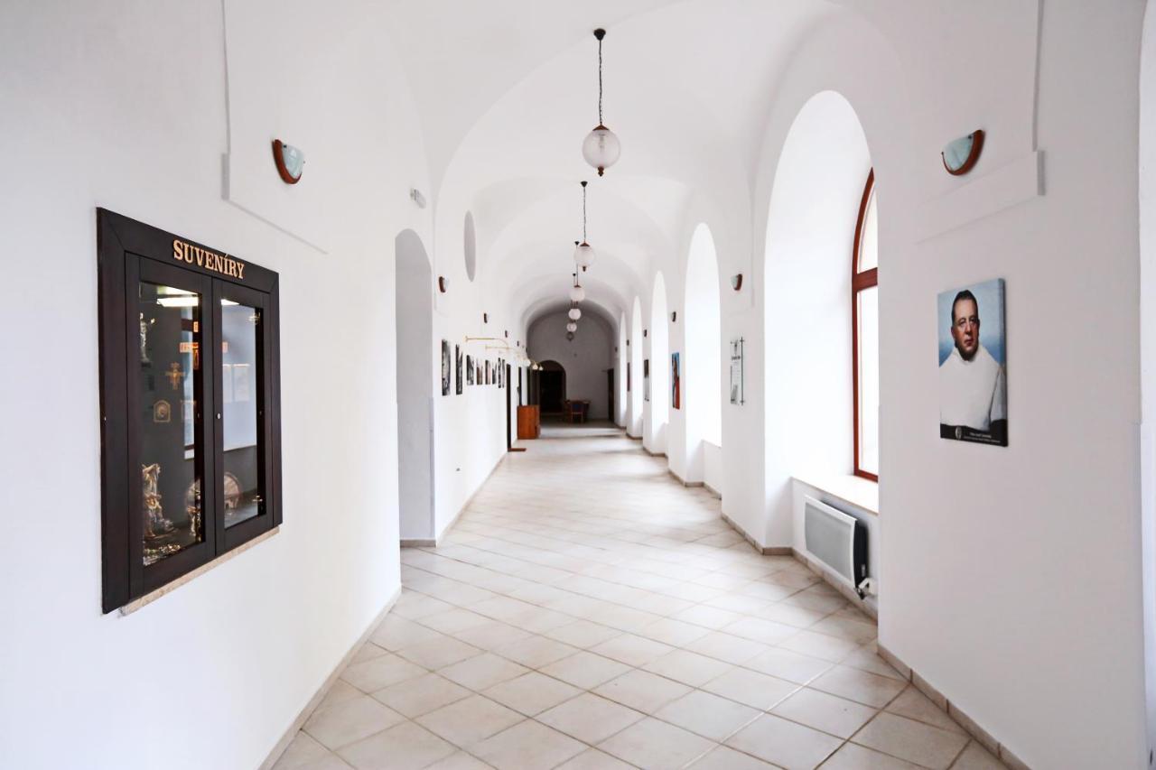 Historicky Putnicky Dom Hotell Marianka Exteriör bild