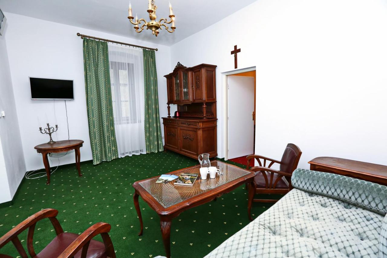 Historicky Putnicky Dom Hotell Marianka Exteriör bild