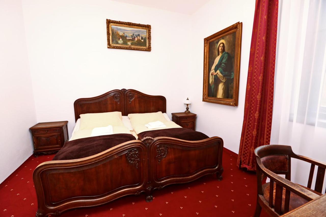 Historicky Putnicky Dom Hotell Marianka Exteriör bild