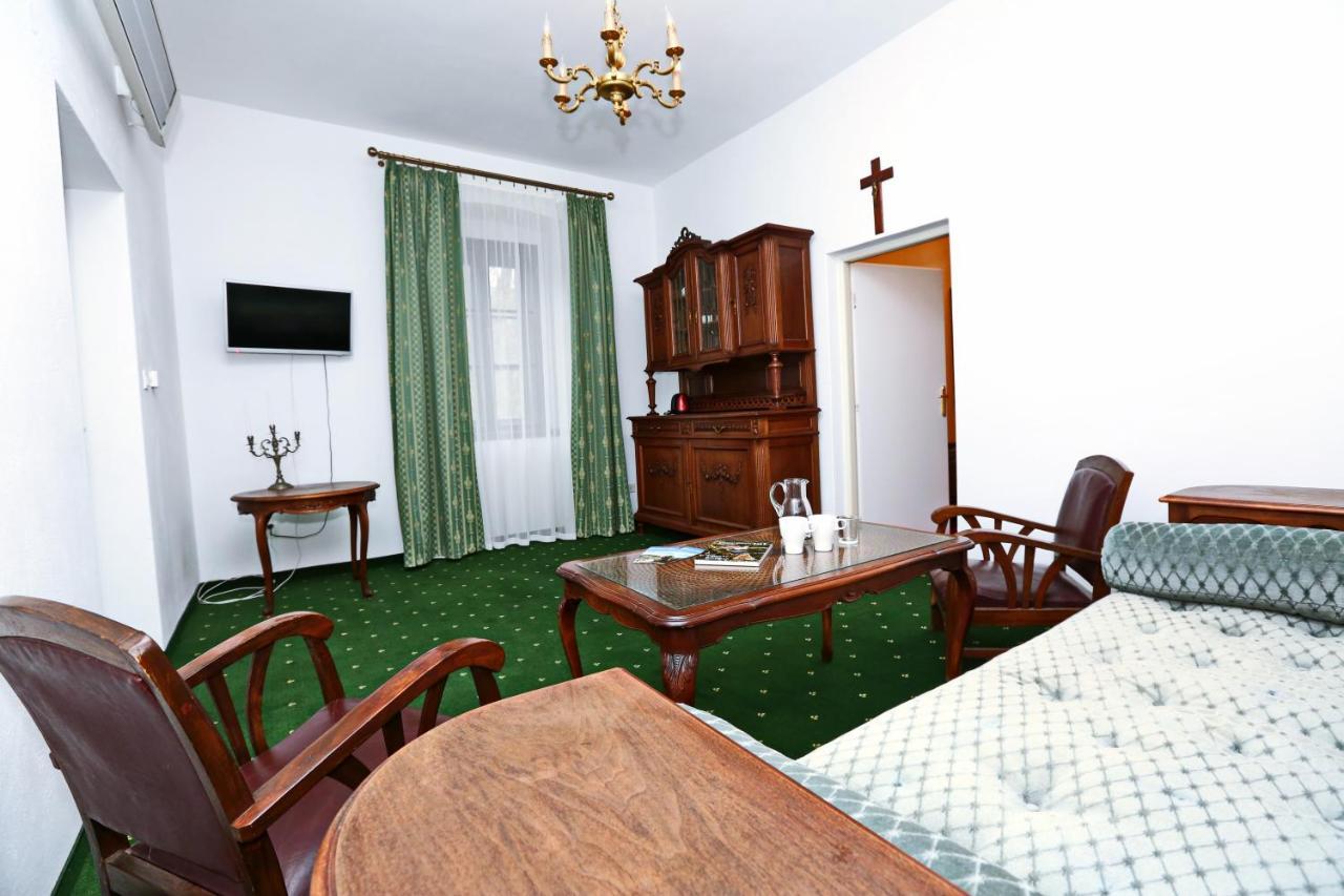 Historicky Putnicky Dom Hotell Marianka Exteriör bild