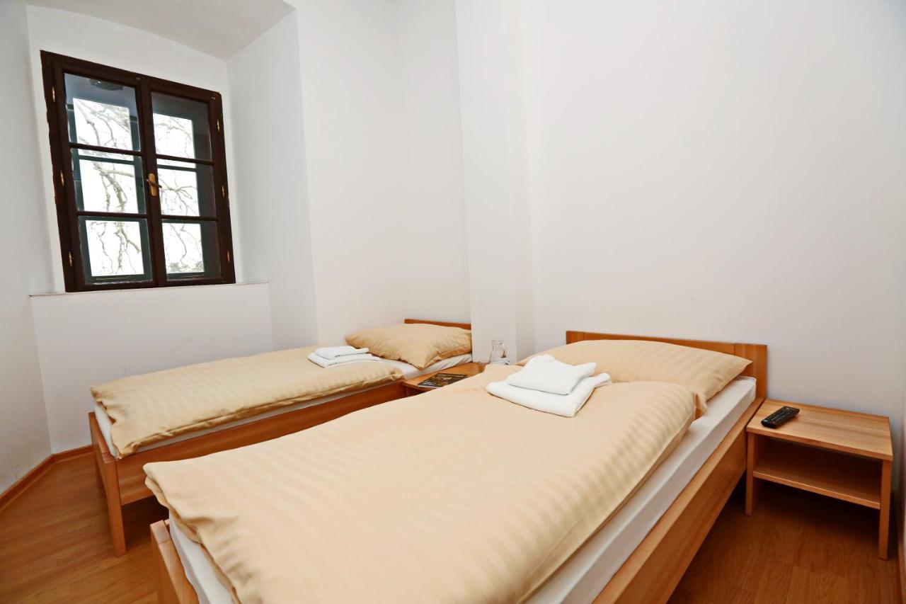 Historicky Putnicky Dom Hotell Marianka Exteriör bild