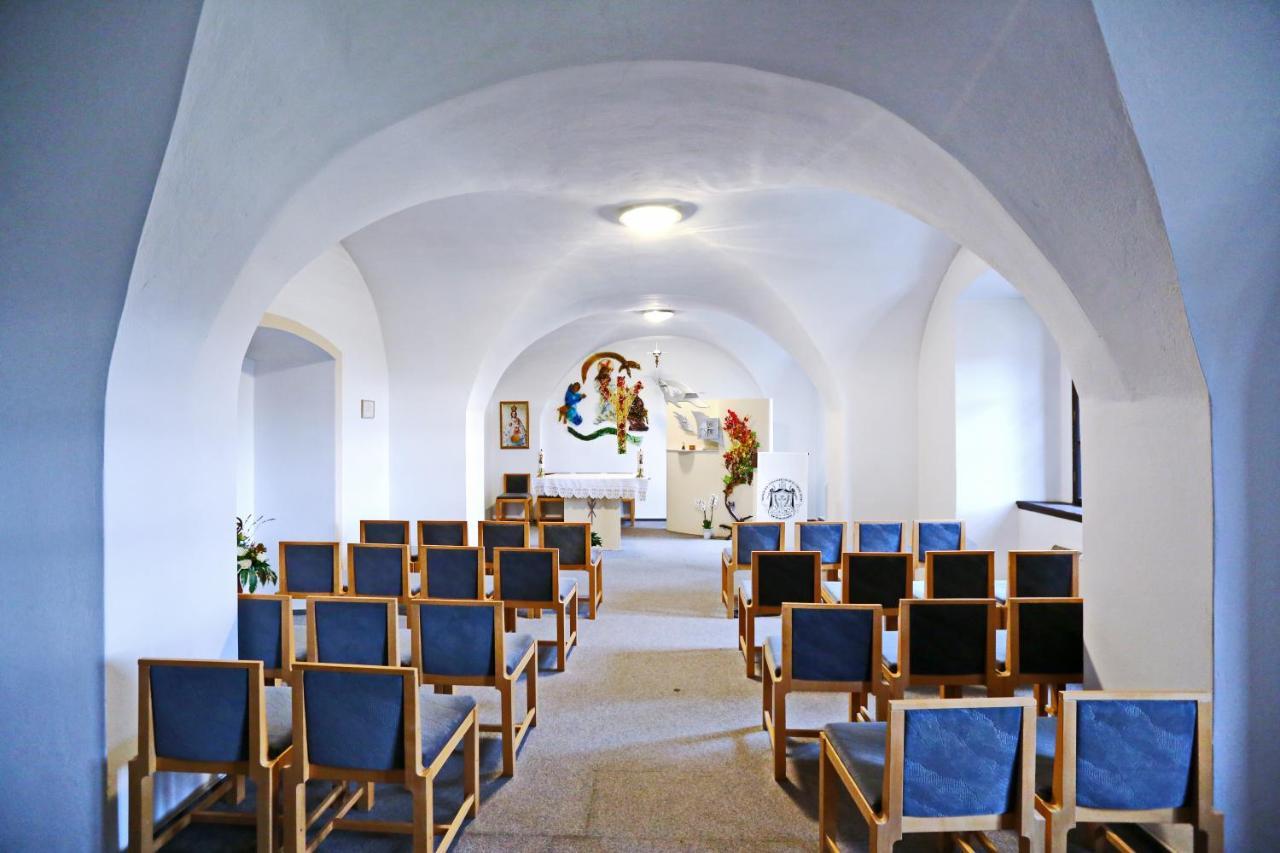 Historicky Putnicky Dom Hotell Marianka Exteriör bild