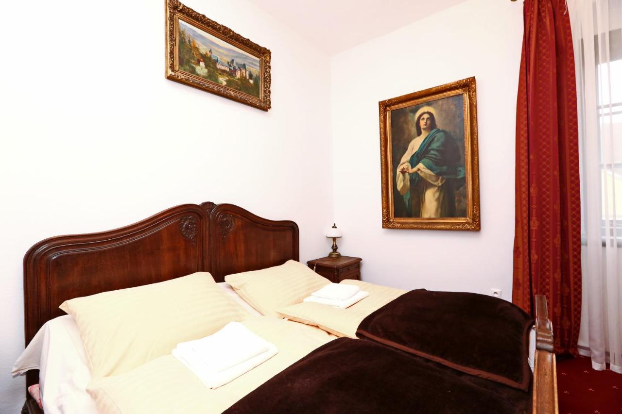Historicky Putnicky Dom Hotell Marianka Exteriör bild