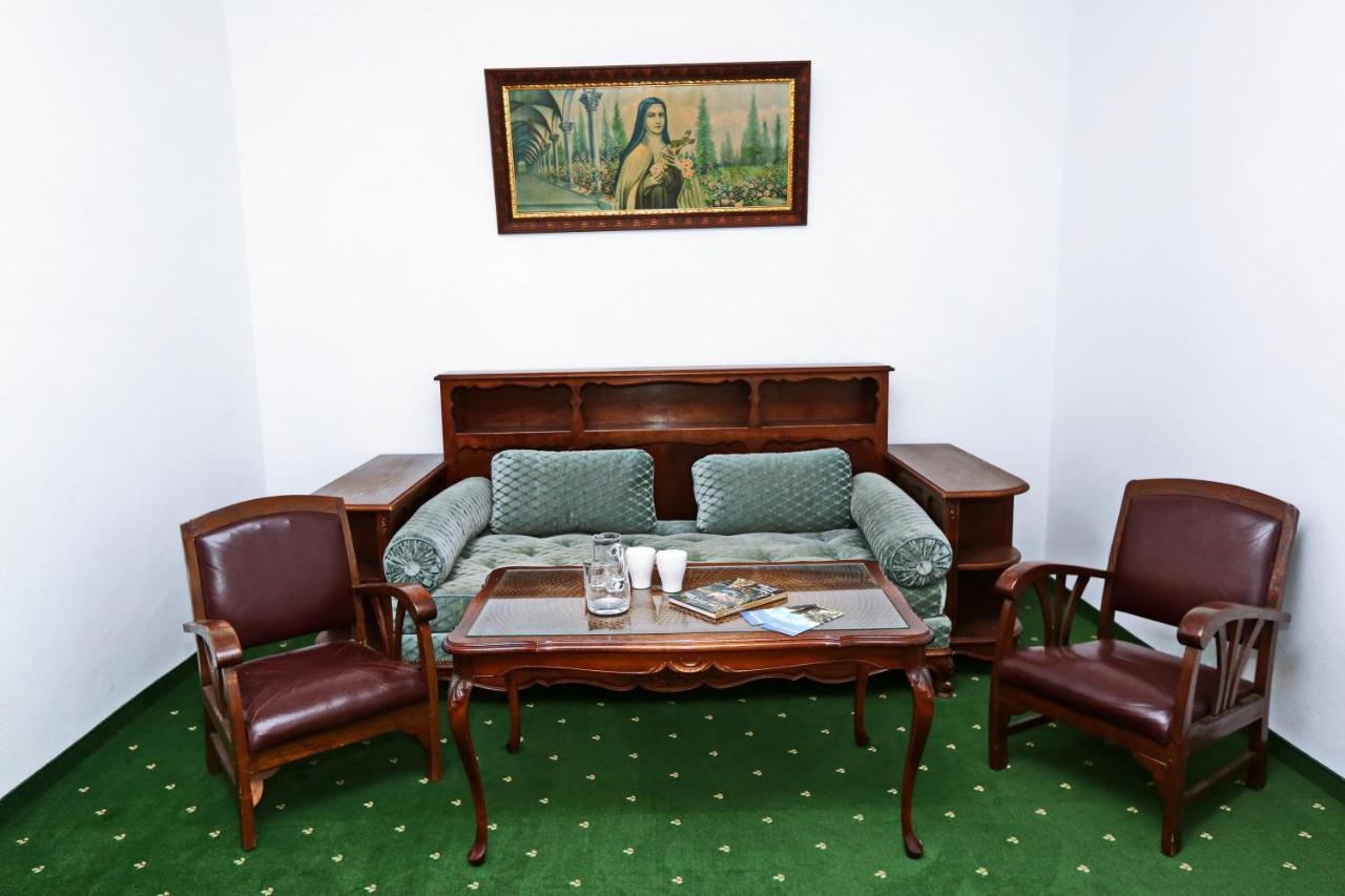 Historicky Putnicky Dom Hotell Marianka Exteriör bild