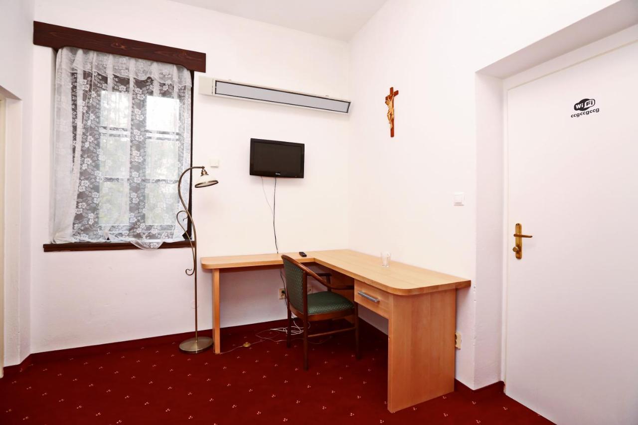 Historicky Putnicky Dom Hotell Marianka Exteriör bild