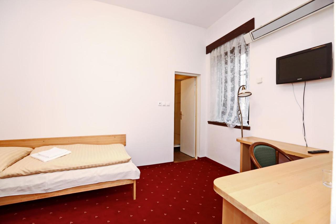 Historicky Putnicky Dom Hotell Marianka Exteriör bild